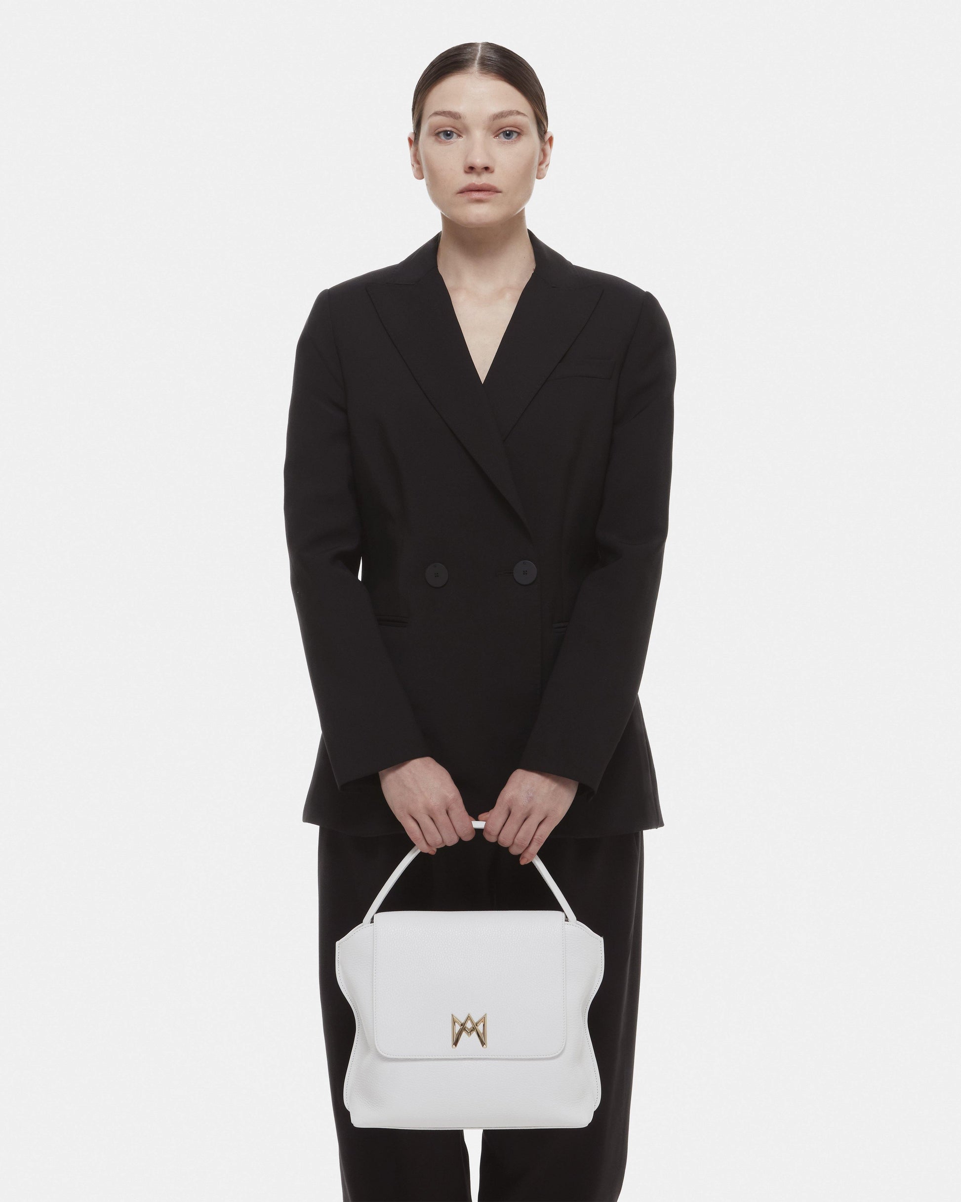 Cross-body bag in Italian full-grain leather, semi-aniline calf Italian leather with detachable shoulder strap.Three compartments, zip pocket in the back compartment. Magnetic flap closure with logo. Color: White. Size: Large