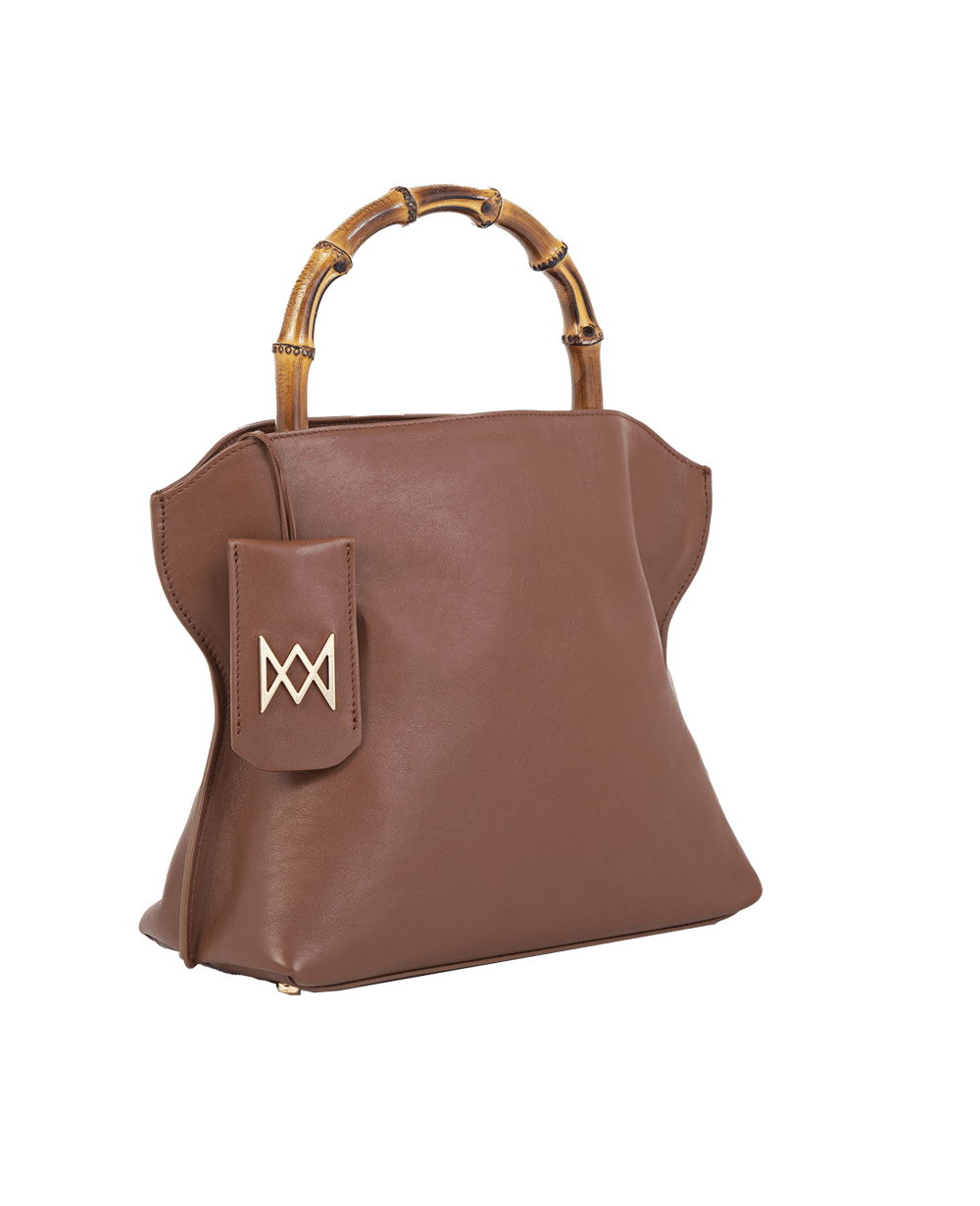 Cross-body bag in calf leather with detachable shoulder strap. Bamboo handles. Made In Italy. Two compartments, zip pocket in the back compartment. Magnetic flap closure with logo. Color: Mocha. Size: Large